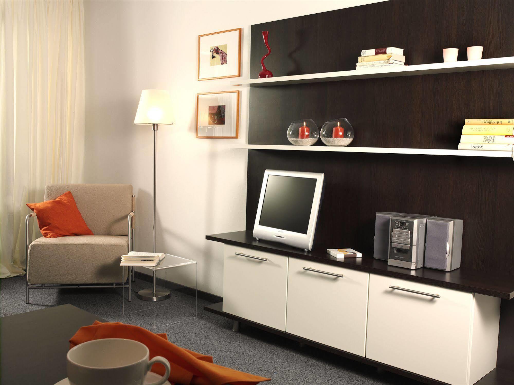 Frederics Muenchen City Schwabing Rum bild