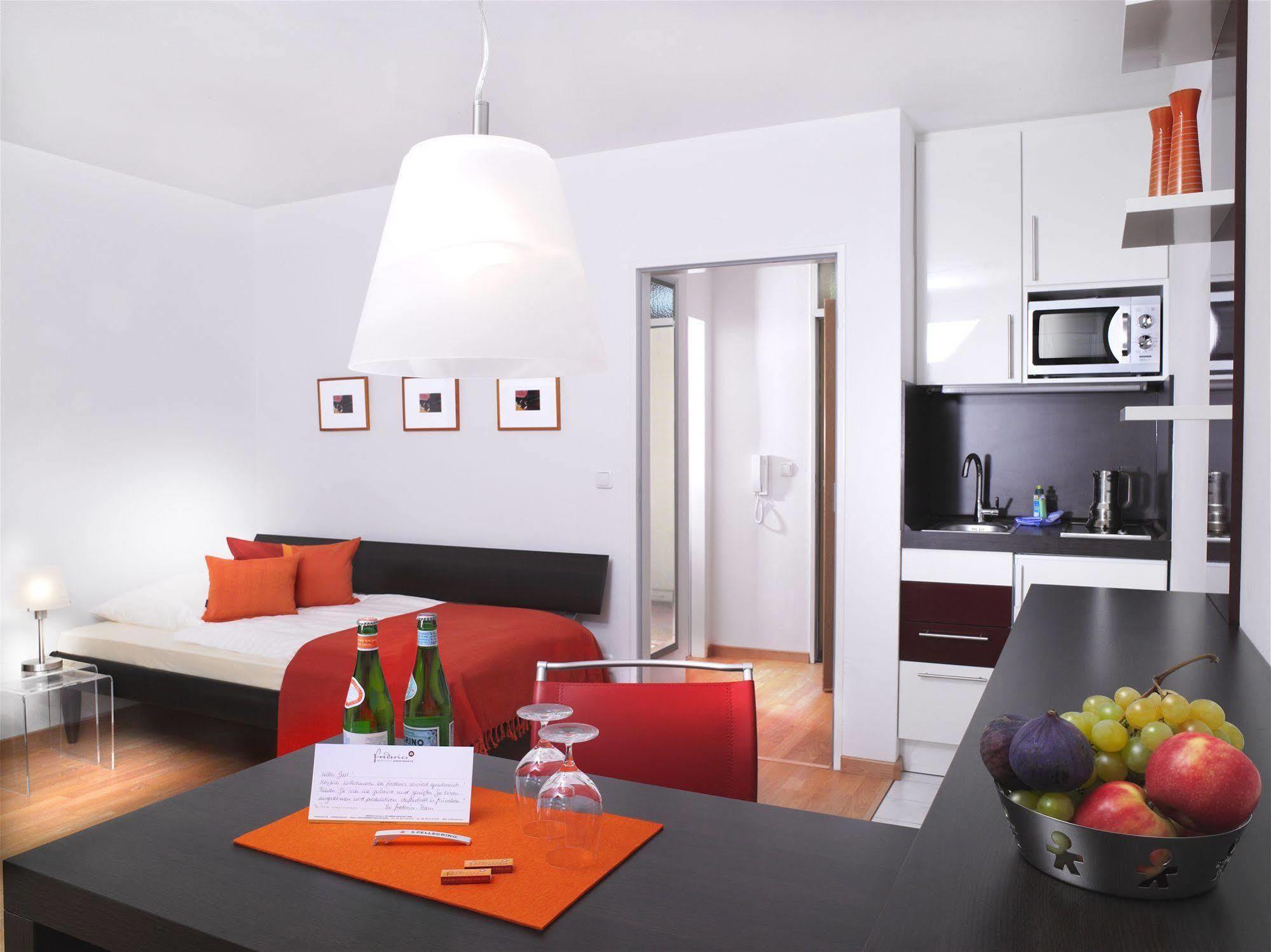 Frederics Muenchen City Schwabing Rum bild
